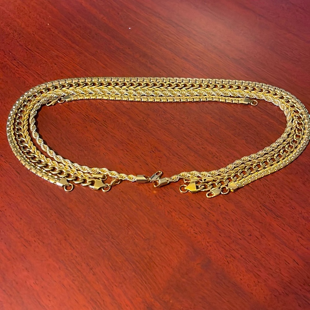 Various Gold chain and bracelet’s